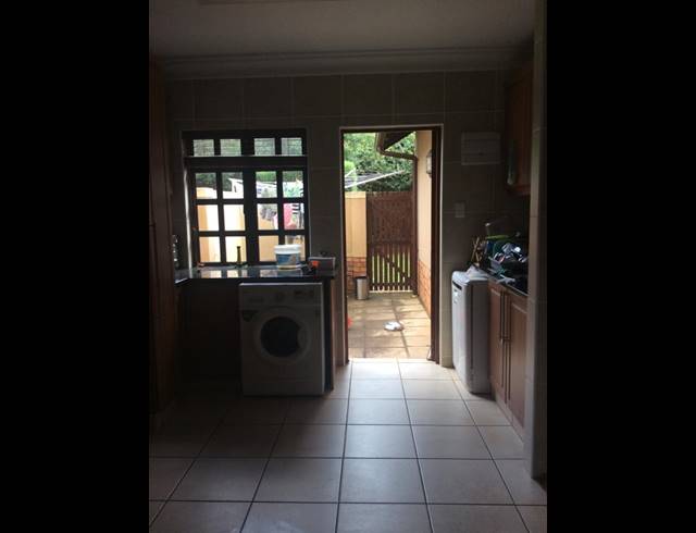 3 BEDROOM HOUSE RENTED IN CLIFTON HILL ESTATE
